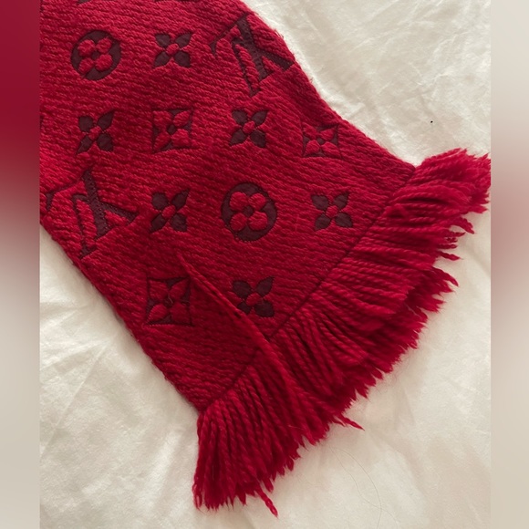 Louis Vuitton scarf - Picture 1 of 3